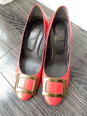 Roger Vivier square buckle round toe heels pumps in pink magenta size 8.5